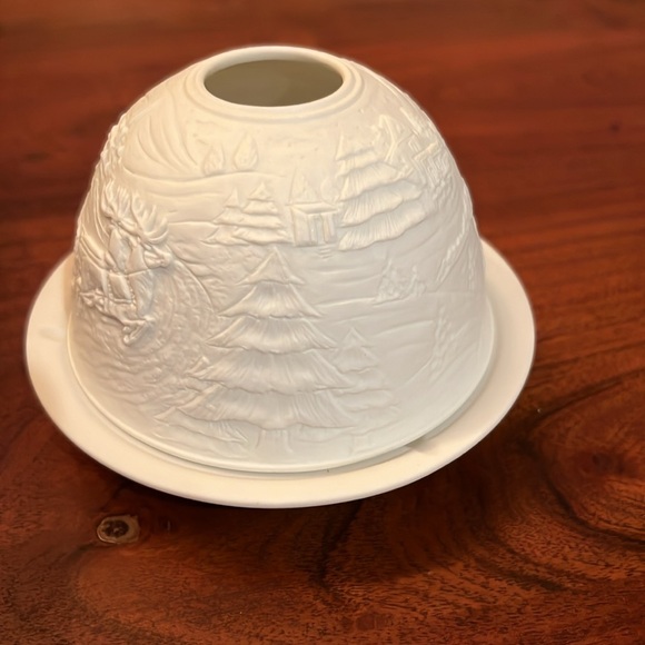 Bernardaud white porcelain Christmas themed fairy lamp. - Picture 3 of 6